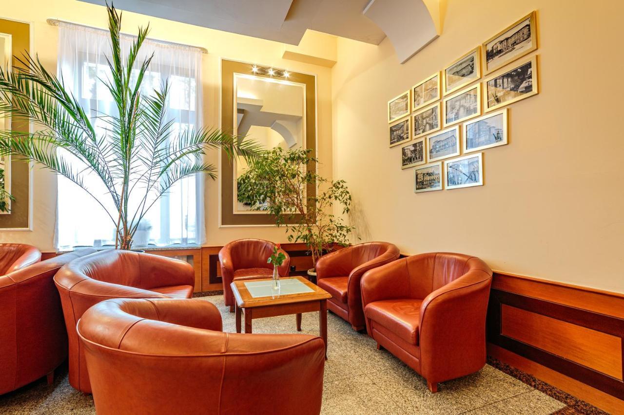 Hotel Fenix เยเลเนียกูรา ภายนอก รูปภาพ
