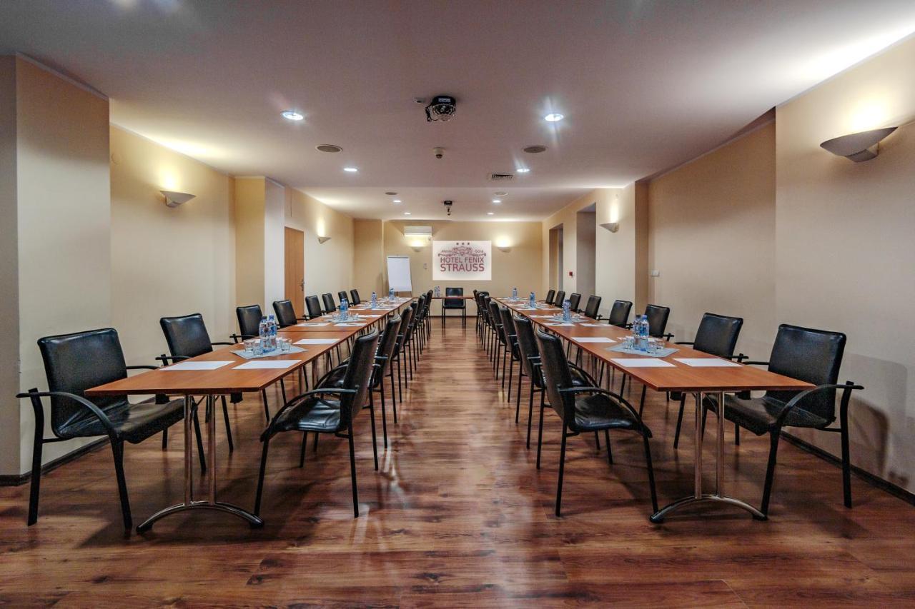 Hotel Fenix เยเลเนียกูรา ภายนอก รูปภาพ