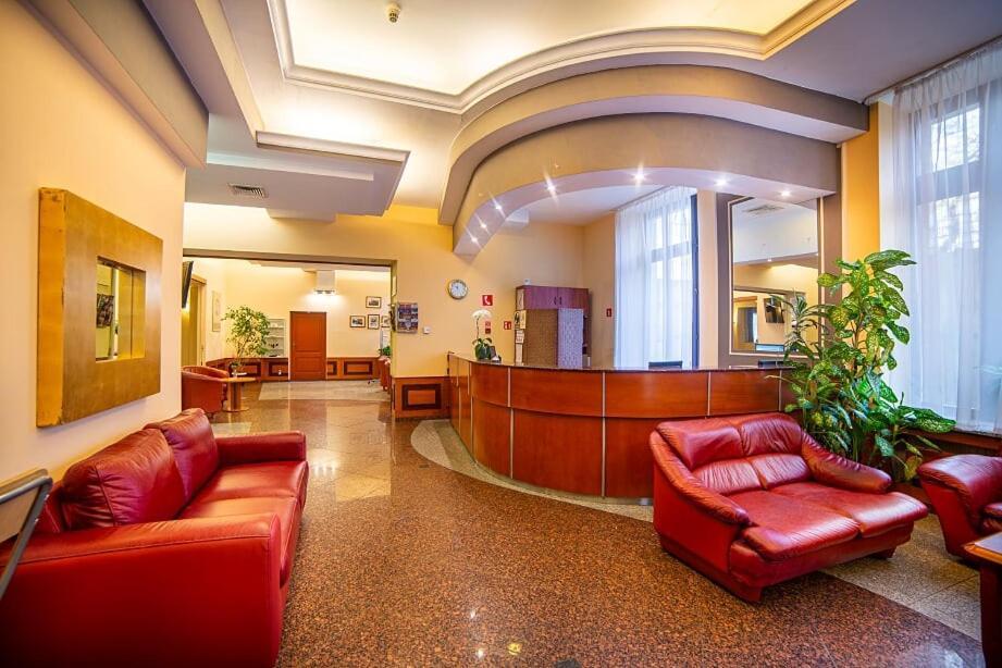 Hotel Fenix เยเลเนียกูรา ภายนอก รูปภาพ