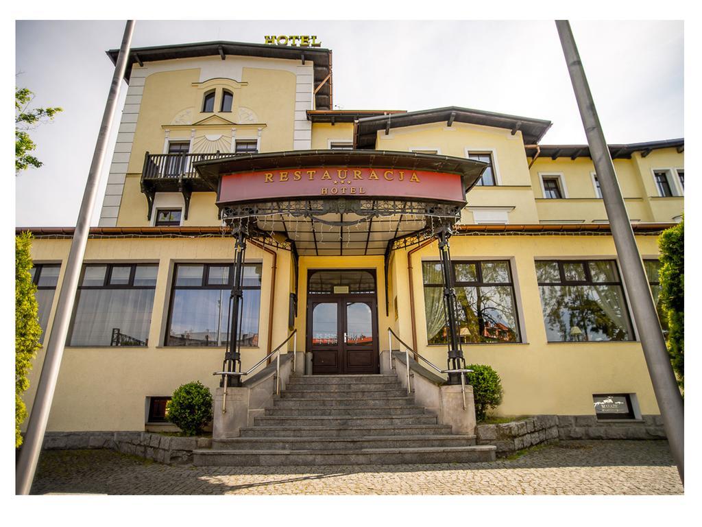 Hotel Fenix เยเลเนียกูรา ภายนอก รูปภาพ