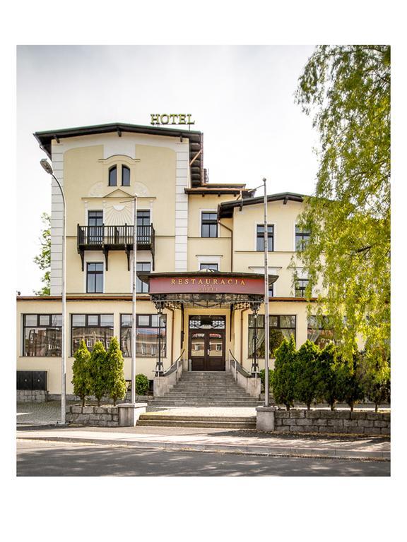 Hotel Fenix เยเลเนียกูรา ภายนอก รูปภาพ